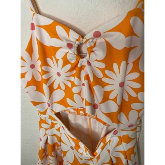 Madden NYC orange Floral Romper Stylish And Comfortable Women's size large - Picture 3 of 7